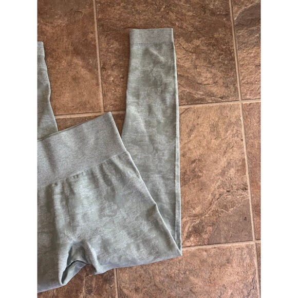 Gymshark Adapt Camo Seamless Leggings Size Small - Picture 3 of 8
